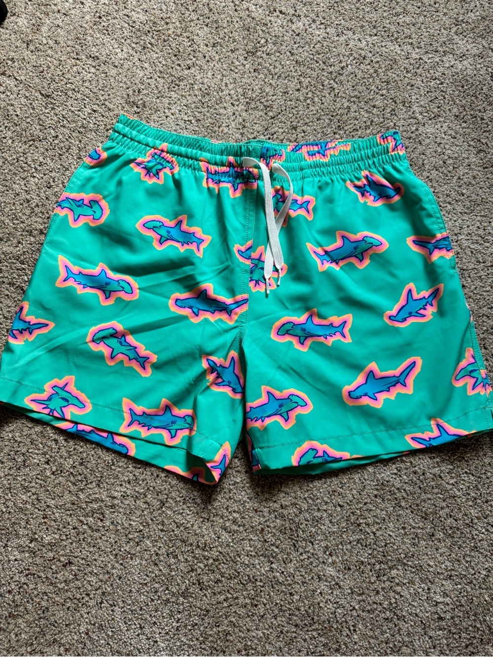 Men’s Chubbies Shark swim trunks 5.5” inseam Size Medium (M) NWOT